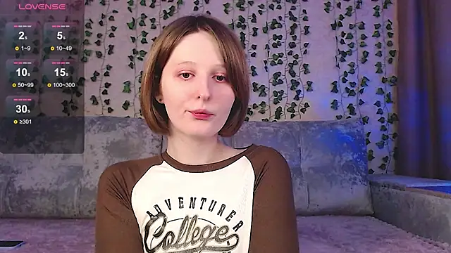 Snapshot of c0ralynx chatting on 11.30.25 c0ralynx online show from 11.30.25