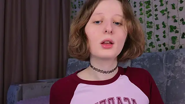 Snapshot of c0ralynx chatting on 12.15.25 c0ralynx online show from 12.15.25