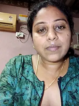 Snapshot of JENNIFERtamil chatting on 05.18.26 JENNIFERtamil online show from 05.18.26