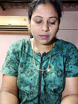 Snapshot of JENNIFERtamil chatting on 05.25.26 JENNIFERtamil online show from 05.25.26