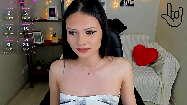 Snapshot of Kitti__ chatting on 11.05.25 Kitti online show from 11.05.25