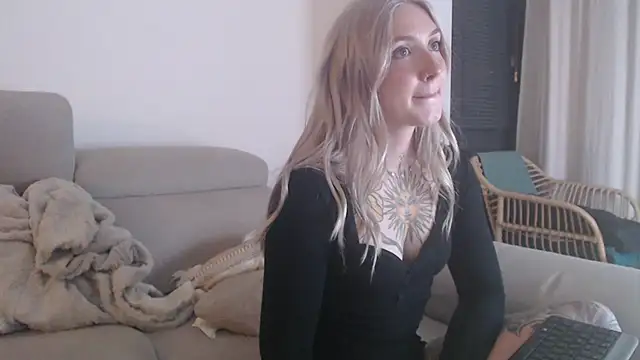 tattoobbgirl online show from 11.26.25