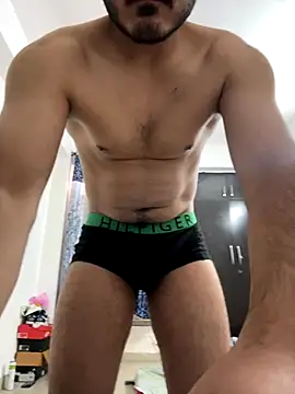 Guccilonda17 online show from 11.30.25