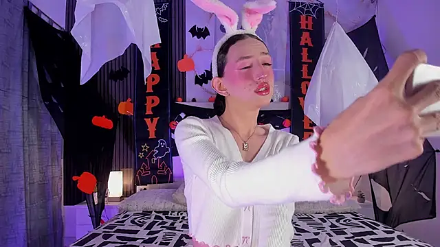 peachandtyron  online show from 10.18.25