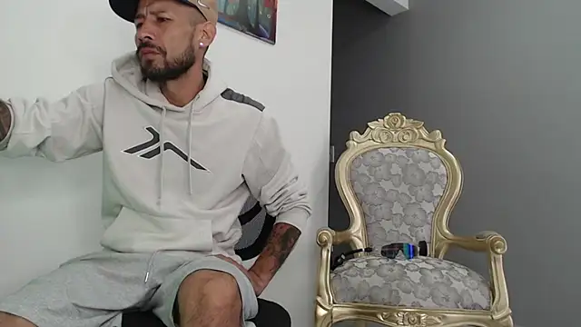 Snapshot of bigdick_monster1 chatting on 12.17.25 bigdick monster1 online show from 12.17.25