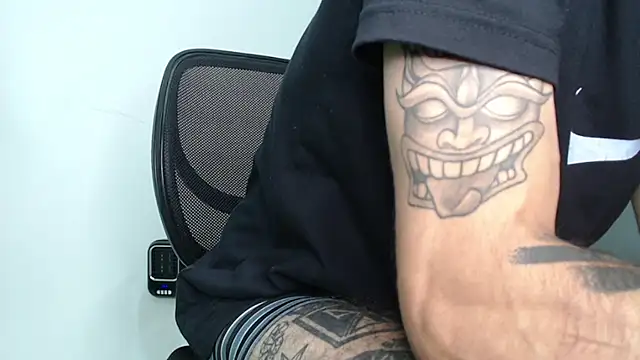 Snapshot of bigdick_monster1 chatting on 02.08.26 bigdick monster1 online show from 02.08.26