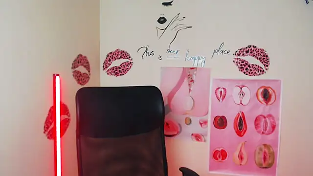 Snapshot of VanessaRey_ chatting on 04.19.26 VanessaRey online show from 04.19.26