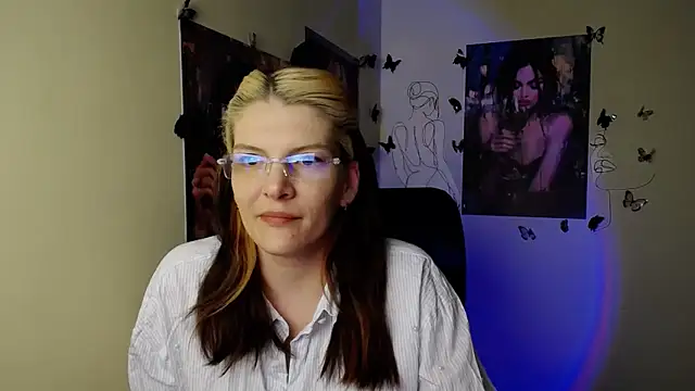 Snapshot of VanessaRey_ chatting on 04.24.26 VanessaRey online show from 04.24.26