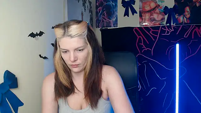 Snapshot of VanessaRey_ chatting on 04.26.26 VanessaRey online show from 04.26.26