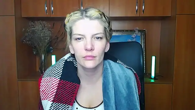 Snapshot of VanessaRey_ chatting on 05.03.26 VanessaRey online show from 05.03.26