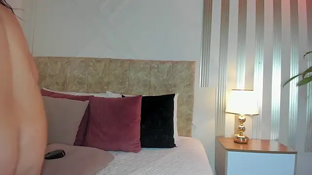 angelinarouse  online show from 10.20.25