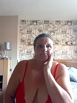 MissQueenBeex online show from 03.19.25