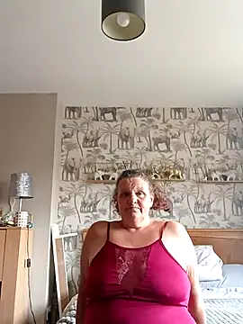 MissQueenBeex online show from 03.21.25