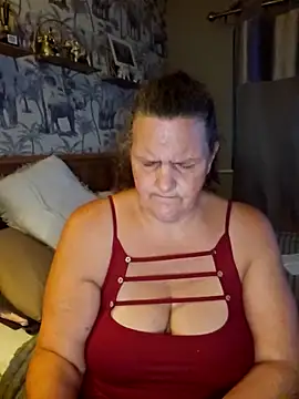 MissQueenBeex online show from 09.08.25