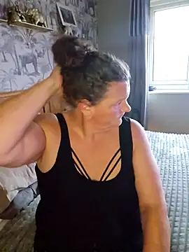 MissQueenBeex online show from 09.19.25