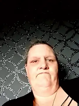 MissQueenBeex online show from 03.20.26