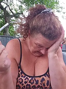 Snapshot of MissQueenBeex chatting on 07.15.26 MissQueenBeex online show from 07.15.26