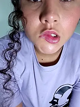 Snapshot of daika31 chatting on 10.21.25 daika31 online show from 10.21.25