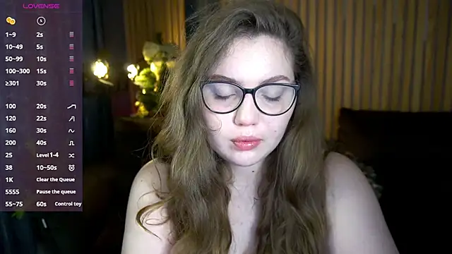 Snapshot of LuxSopphia chatting on 01.16.26 LuxSopphia online show from 01.16.26