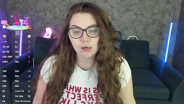 Snapshot of LuxSopphia chatting on 02.28.26 LuxSopphia online show from 02.28.26