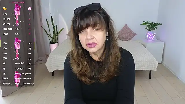 Nika Light online show from 11.24.25