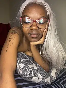 YummyMelanin117 online show from 10.17.25