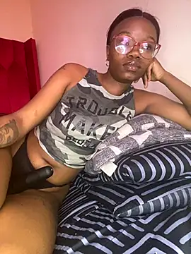 YummyMelanin117 online show from 10.19.25