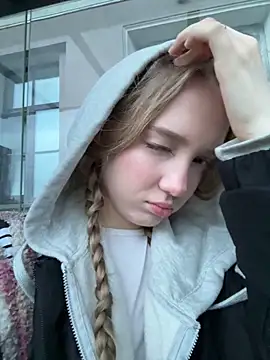 Snapshot of bambi_lu chatting on 06.16.26 bambi lu online show from 06.16.26