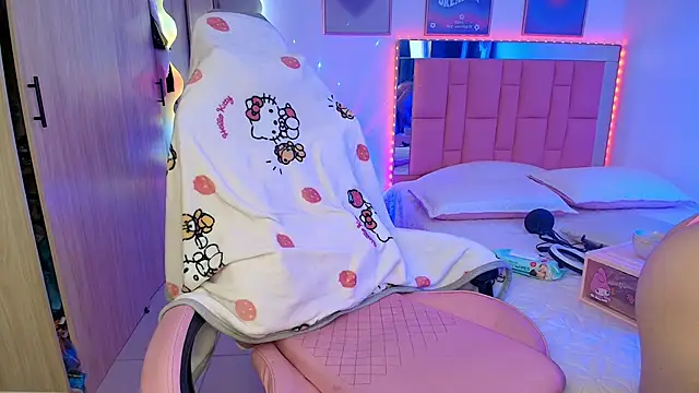 lunesweet online show from 11.27.25