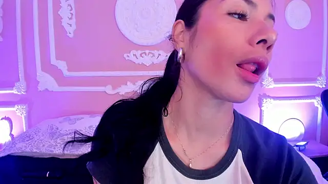 ArianaReynoldss online show from 09.12.25