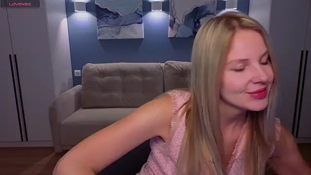 Snapshot of MelanieBennett chatting on 05.03.26 MelanieBennett online show from 05.03.26