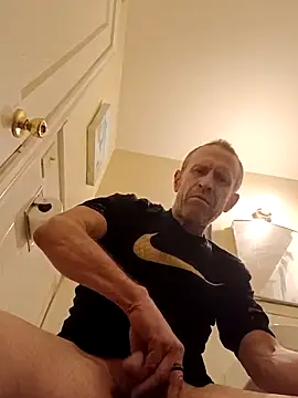 Snapshot of moasslicker chatting on 03.20.25 moasslicker online show from 03.20.25