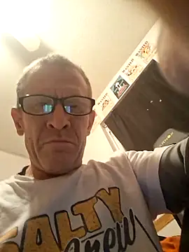 Snapshot of moasslicker chatting on 12.22.25 moasslicker online show from 12.22.25