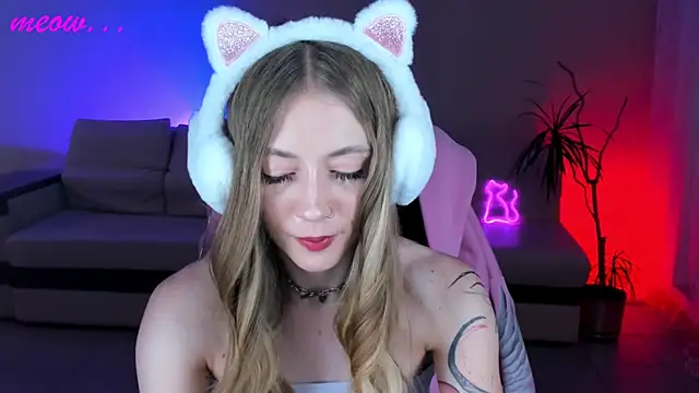 SweetMeeow online show from 11.21.25