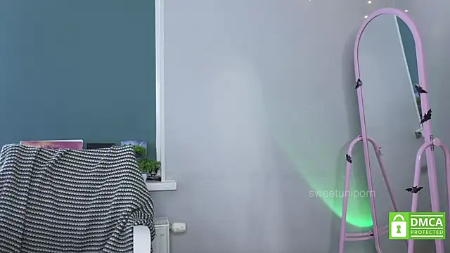 Snapshot of sweetuniporn chatting on 07.18.26 sweetuniporn online show from 07.18.26