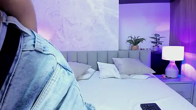 Snapshot of AlissaJoness chatting on 09.15.25 AlissaJoness online show from 09.15.25