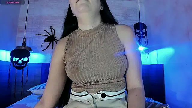 Snapshot of AlissaJoness chatting on 10.10.25 AlissaJoness online show from 10.10.25