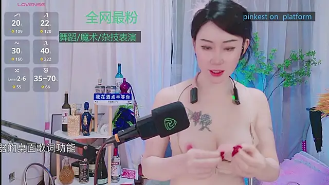 Snapshot of Luck_Lili_ chatting on 10.07.25 Luck Lili online show from 10.07.25