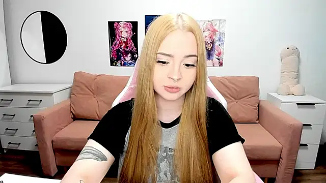 Snapshot of mistress_lain chatting on 02.21.26 mistress lain online show from 02.21.26