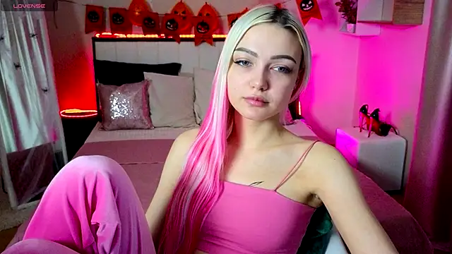 LinaLirian online show from 11.05.25