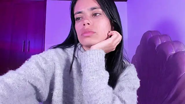 Snapshot of BellaSun_ chatting on 10.03.25 BellaSun online show from 10.03.25