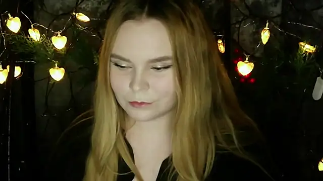 Snapshot of blushing_star chatting on 02.12.26 blushing star online show from 02.12.26