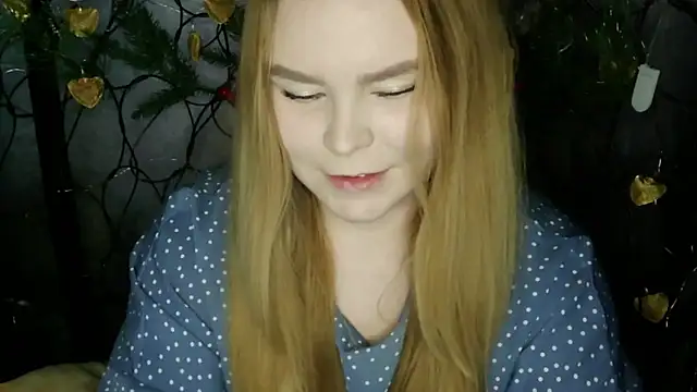 Snapshot of blushing_star chatting on 02.14.26 blushing star online show from 02.14.26