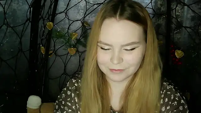 Snapshot of blushing_star chatting on 03.04.26 blushing star online show from 03.04.26