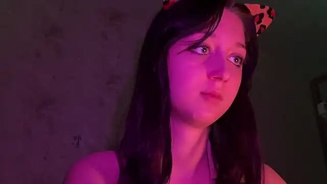 Snapshot of YourTemptation_ chatting on 12.20.25 YourTemptation online show from 12.20.25