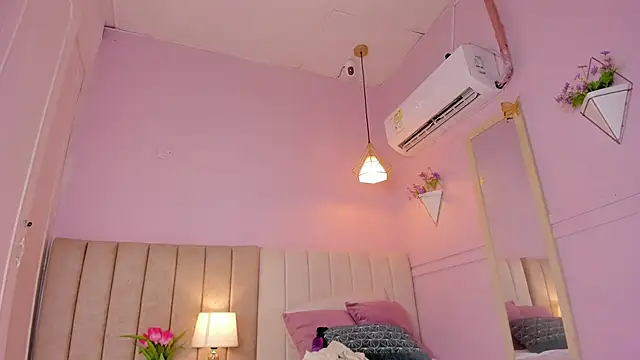  lucia 18 online show from 10.25.25