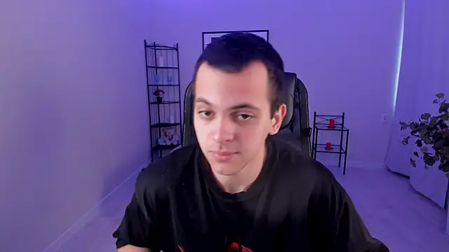 Snapshot of Guido_Grossi chatting on 03.22.25 Guido Grossi online show from 03.22.25