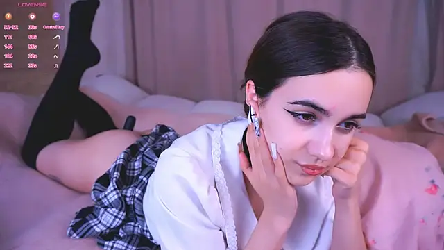 Snapshot of CupSizeGirl chatting on 10.29.25 CupSizeGirl online show from 10.29.25