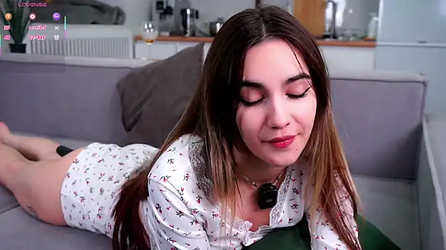 Snapshot of CupSizeGirl chatting on 11.24.25 CupSizeGirl online show from 11.24.25