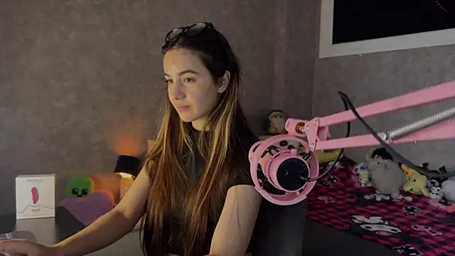 Snapshot of CupSizeGirl chatting on 02.17.26 CupSizeGirl online show from 02.17.26